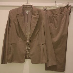 Banana Republic Tan 2-piece pantsuit